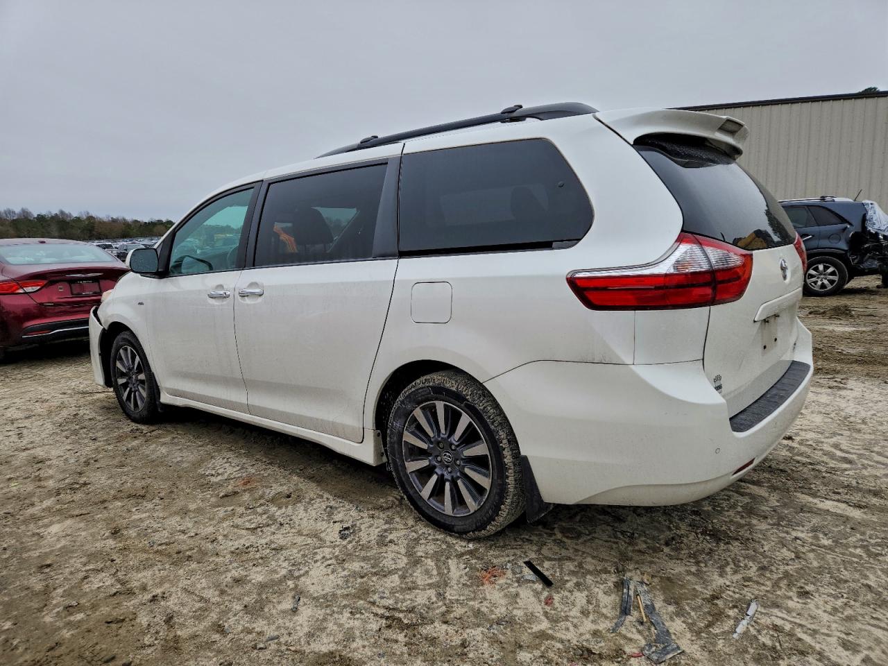 TOYOTA SIENNA XLE