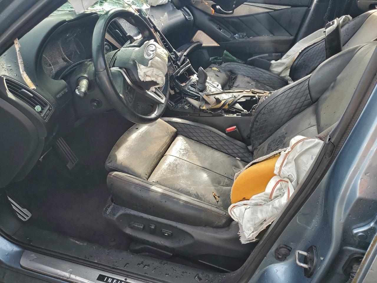 INFINITI Q50 RED SPORT 400