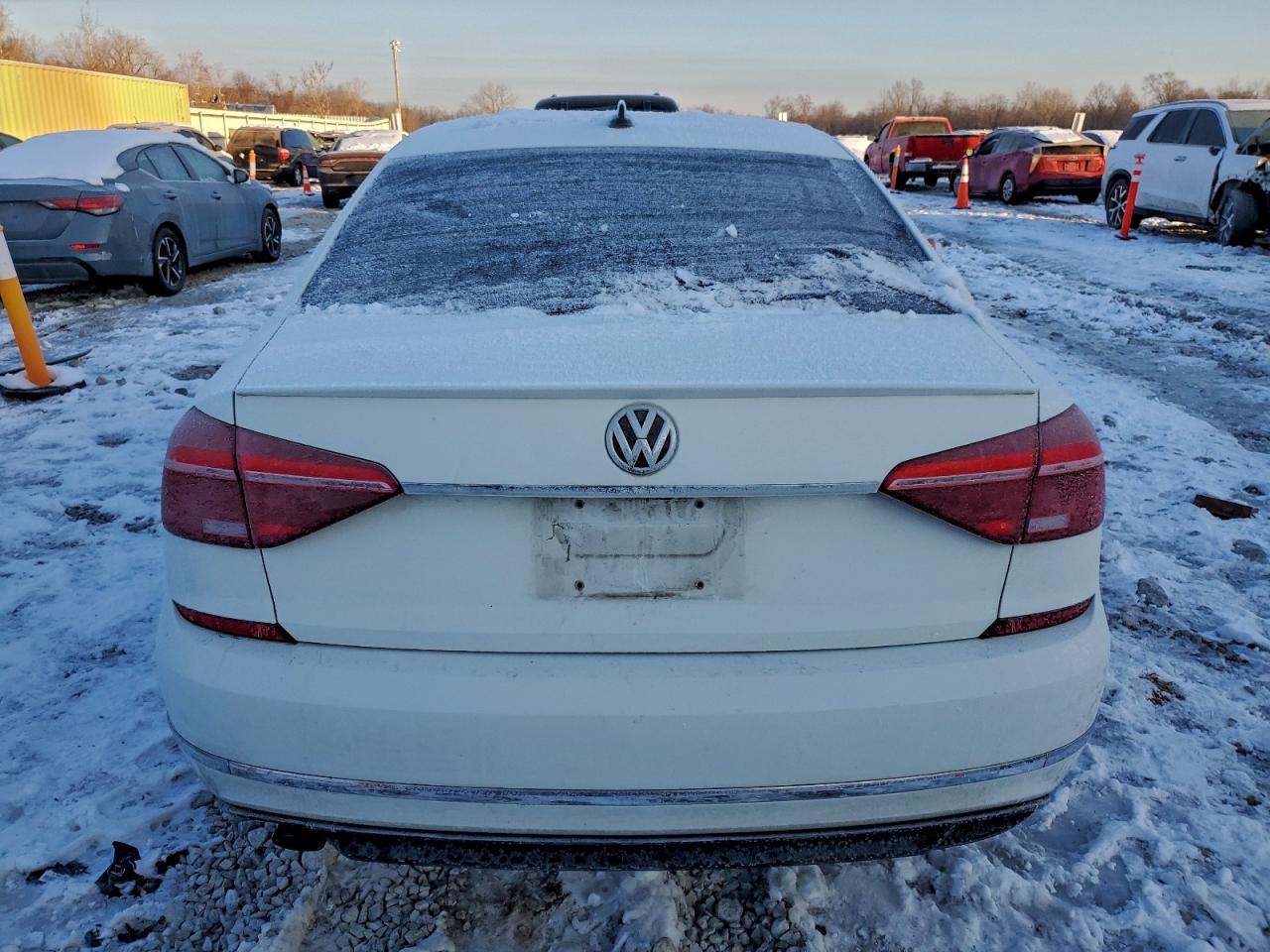 VOLKSWAGEN PASSAT R-LINE