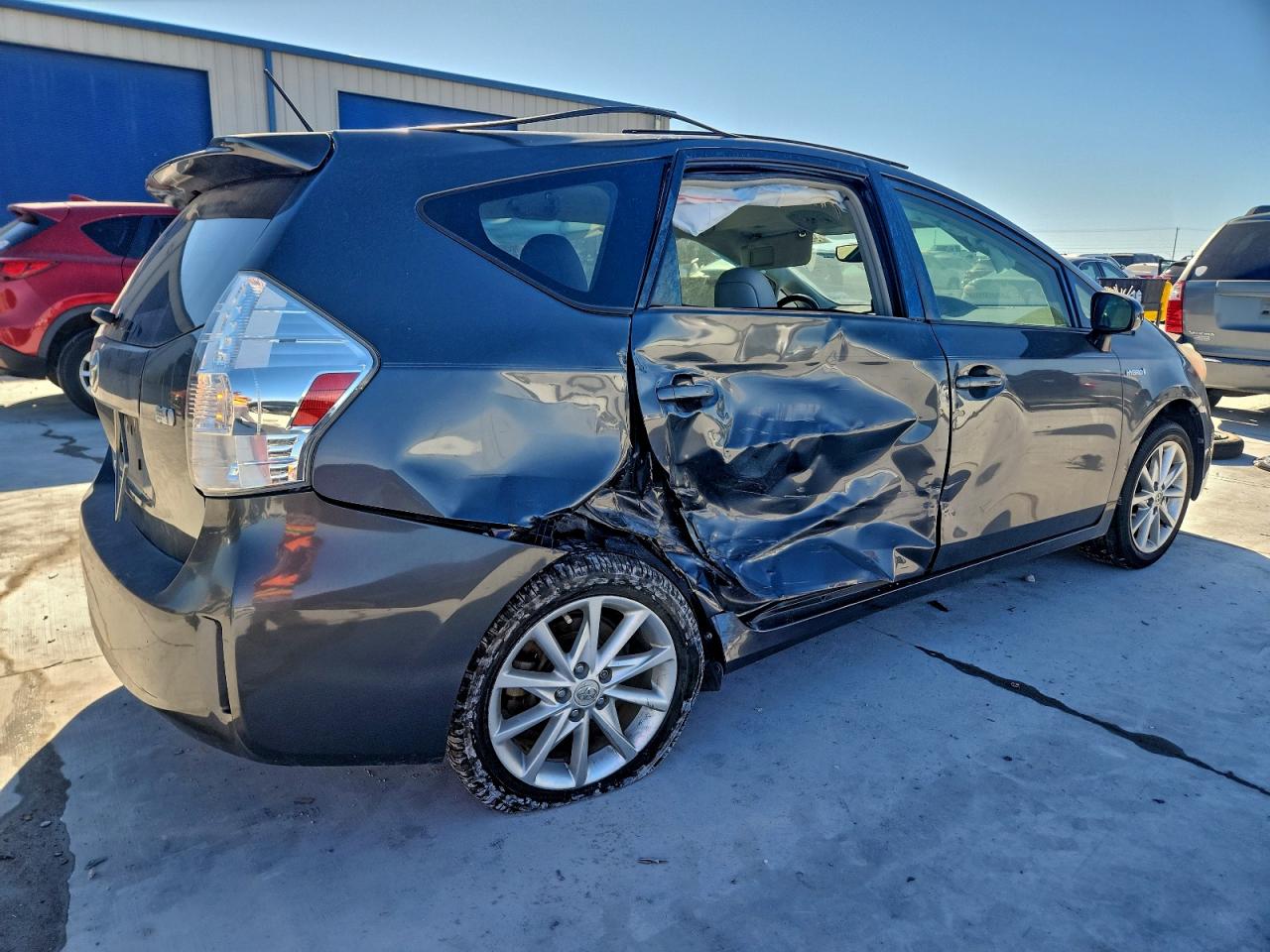 Lot #3318098369 2014 TOYOTA PRIUS V