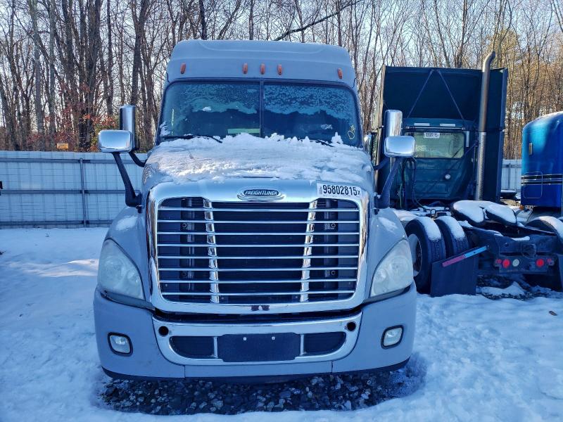 2016 FREIGHTLINER CASCADIA #3309432996