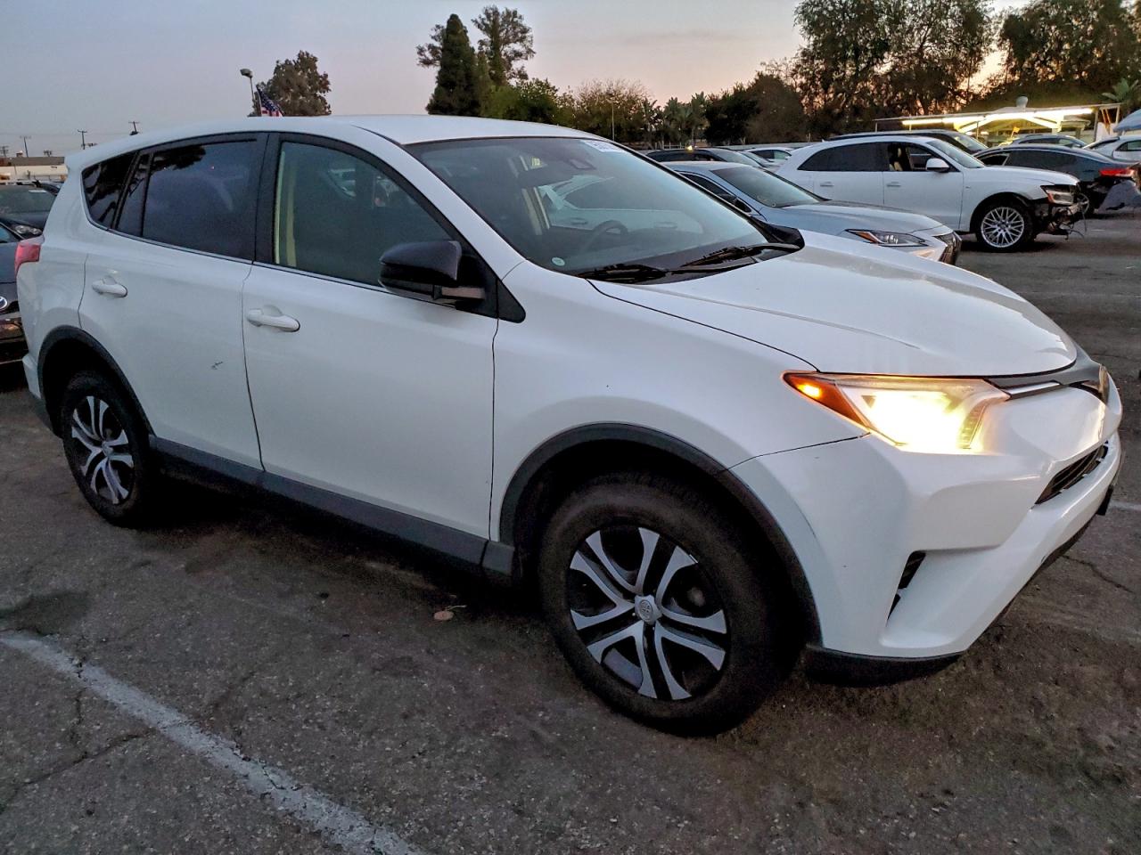 TOYOTA RAV4 LE