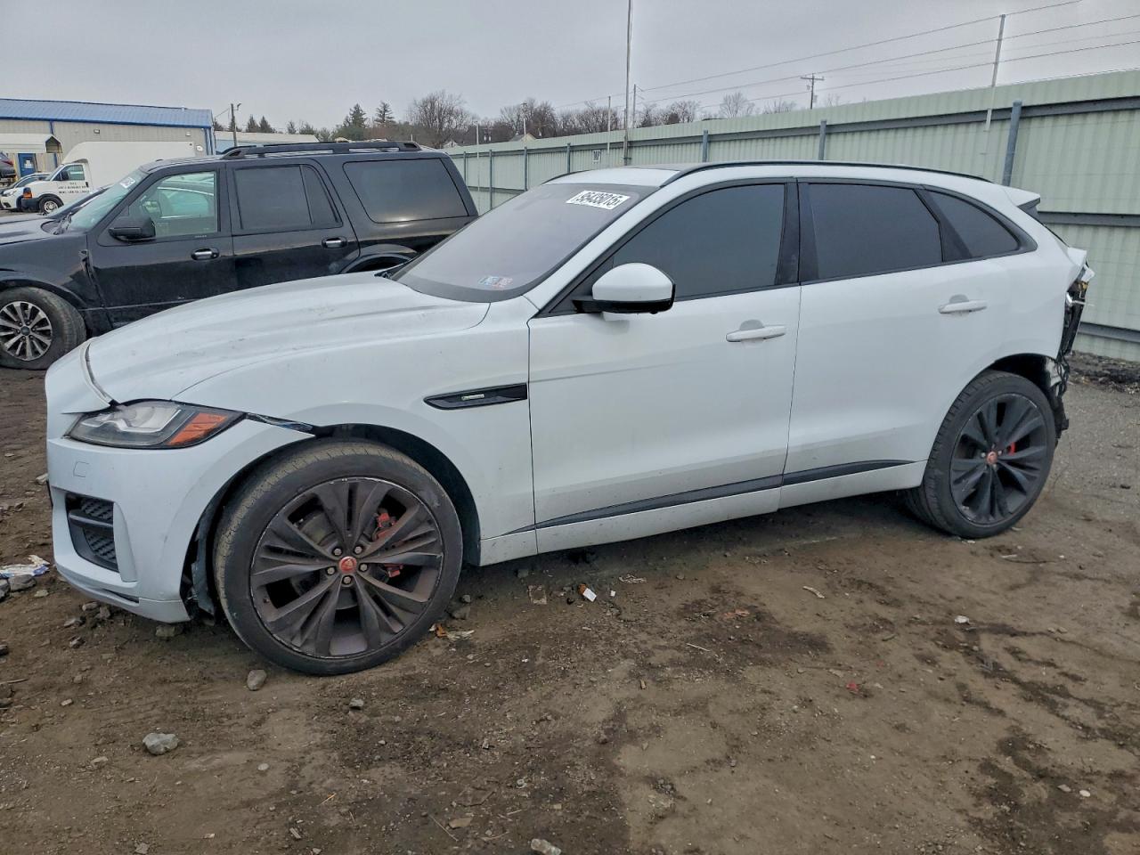 JAGUAR F-PACE R - SPORT