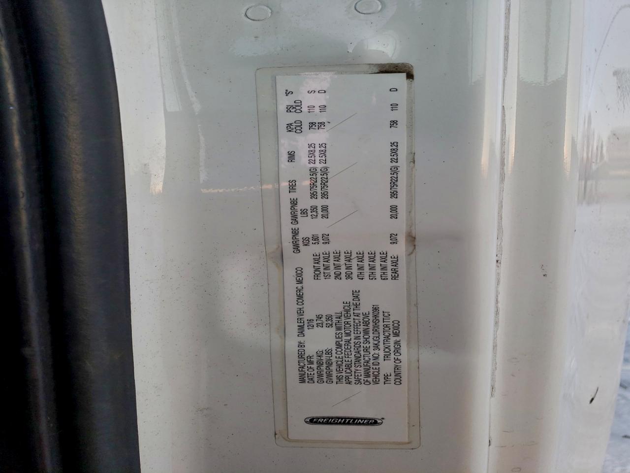 Lot #3318938930 2017 FREIGHTLINER CASCADIA 1