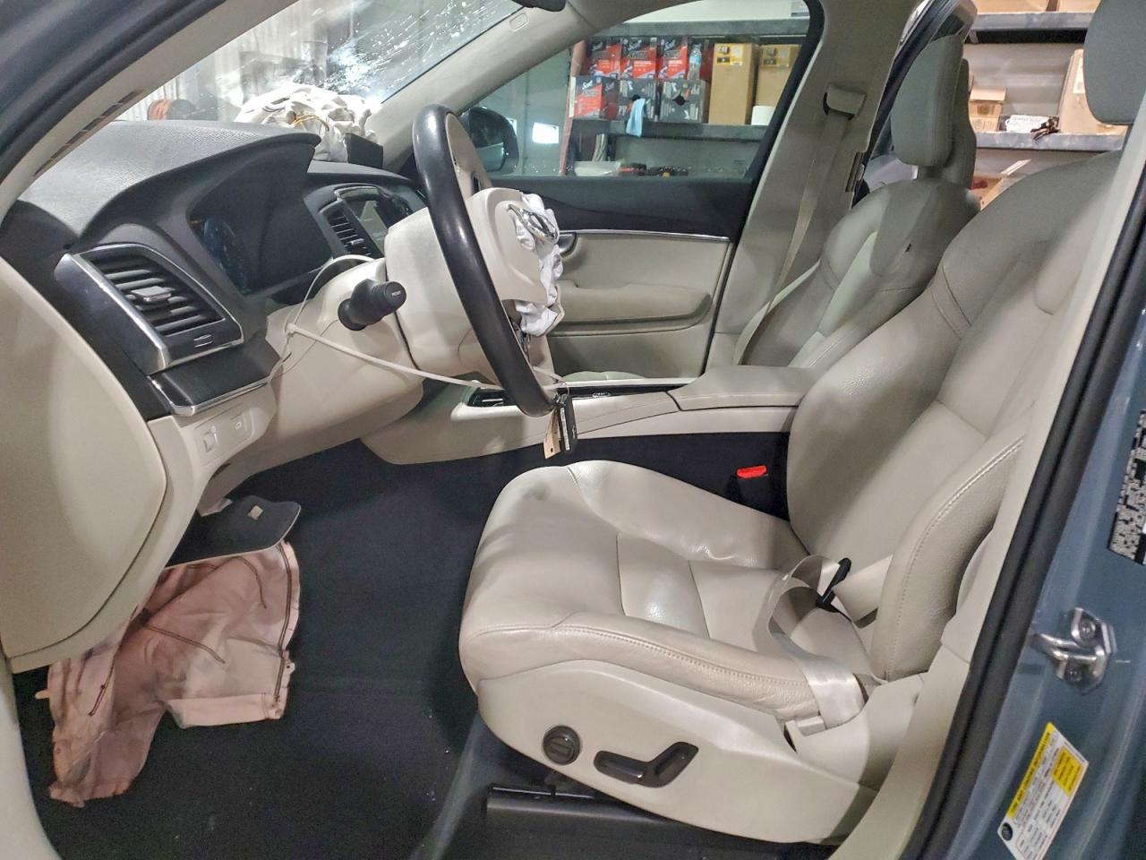 VOLVO XC90 T6 MOMENTUM