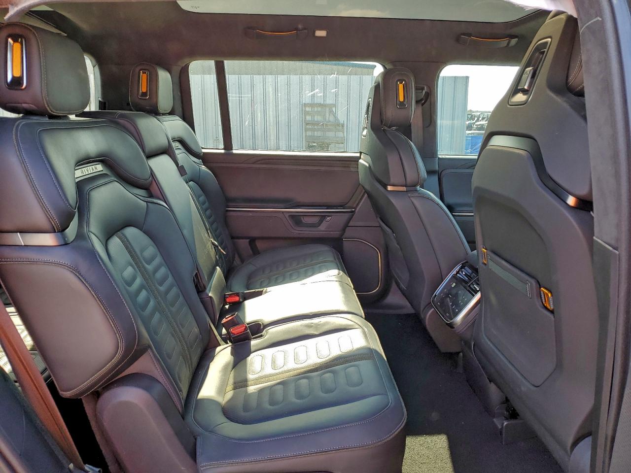 RIVIAN R1S ADVENTURE