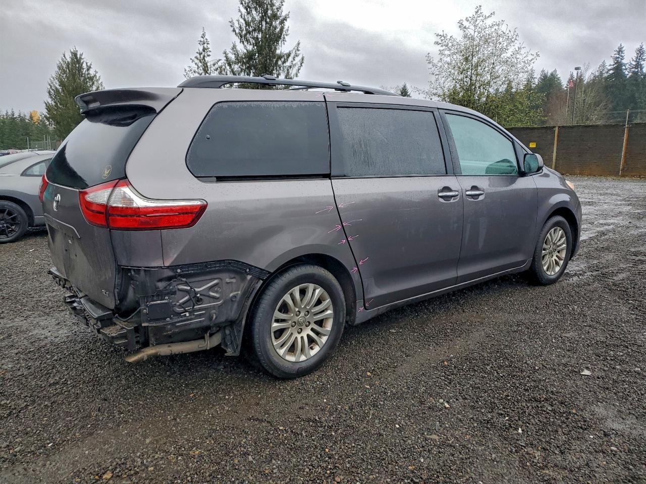 Lot #3316081270 2017 TOYOTA SIENNA XLE
