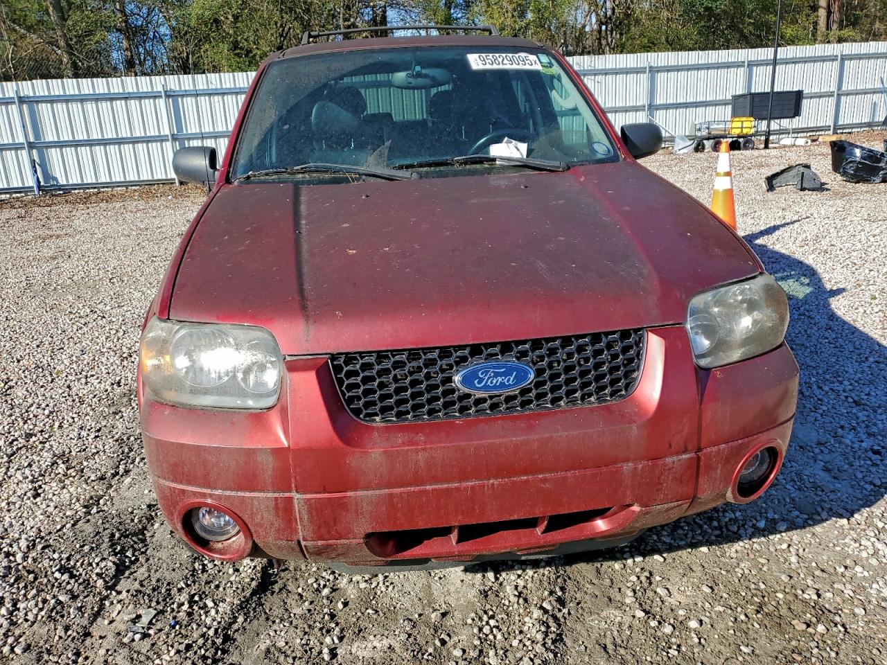 Lot #3316843694 2005 FORD ESCAPE LIM