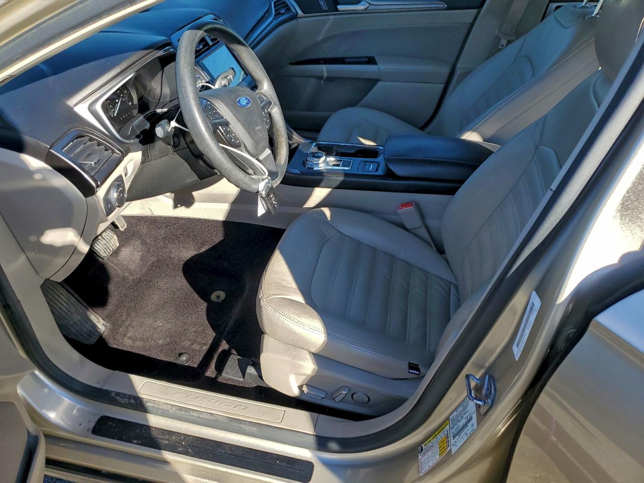 FORD FUSION SE HYBRID