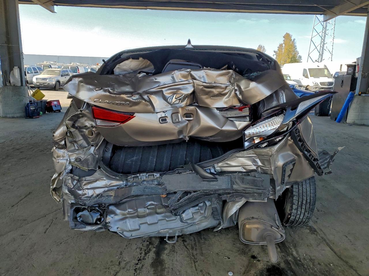 Lot #3305442185 2014 HYUNDAI ELANTRA SE