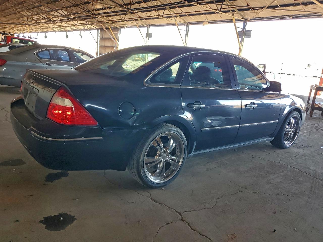 Lot #3311799207 2006 FORD FIVE HUNDR