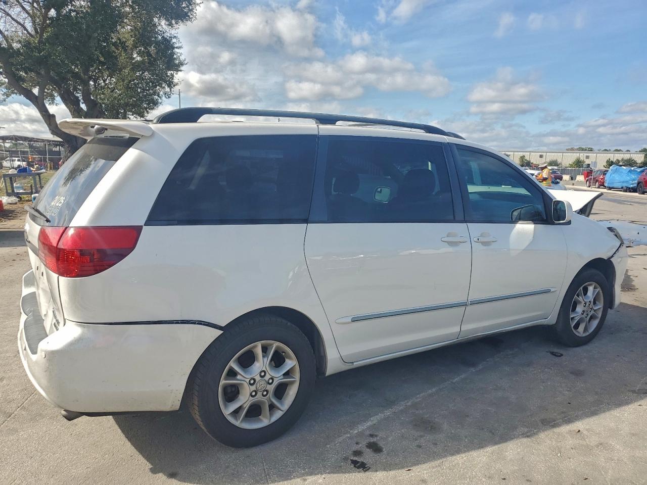 Lot #3309527591 2004 TOYOTA SIENNA XLE