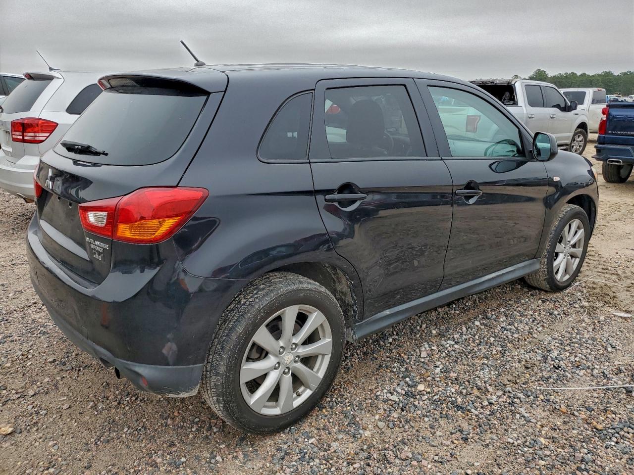 MITSUBISHI OUTLANDER ES