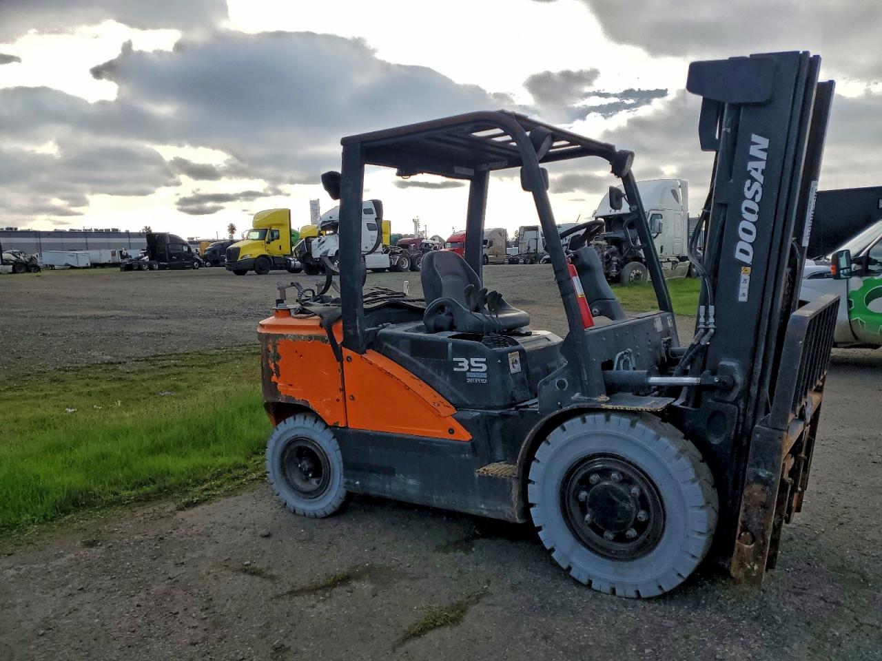 Lot #3317684220 2019 DOOSAN FORKLIFT