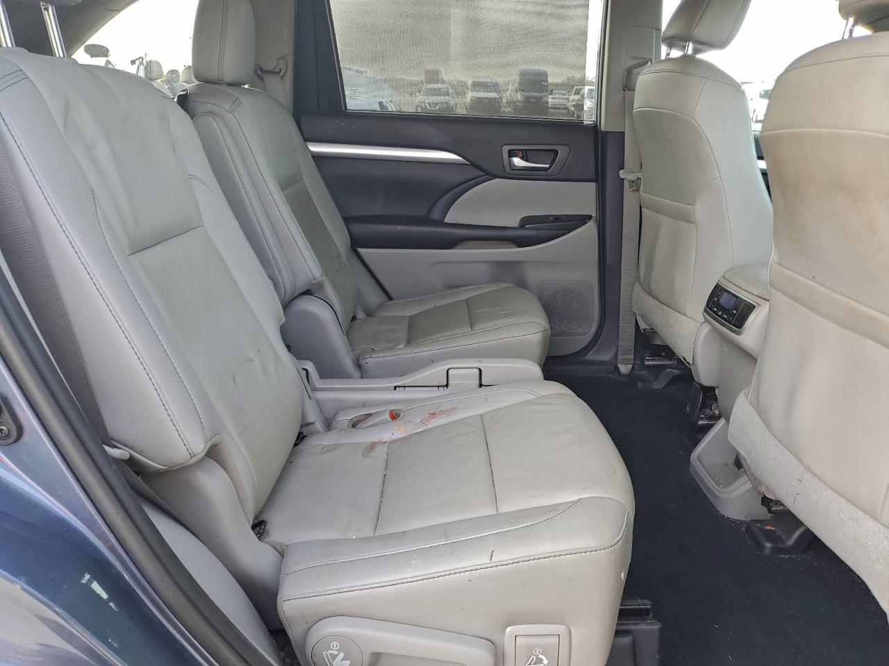 TOYOTA HIGHLANDER SE