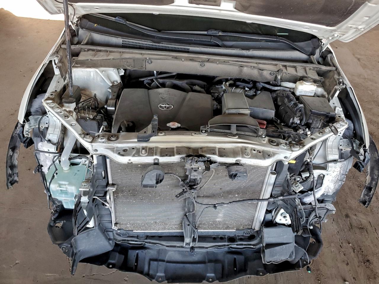 TOYOTA HIGHLANDER LE