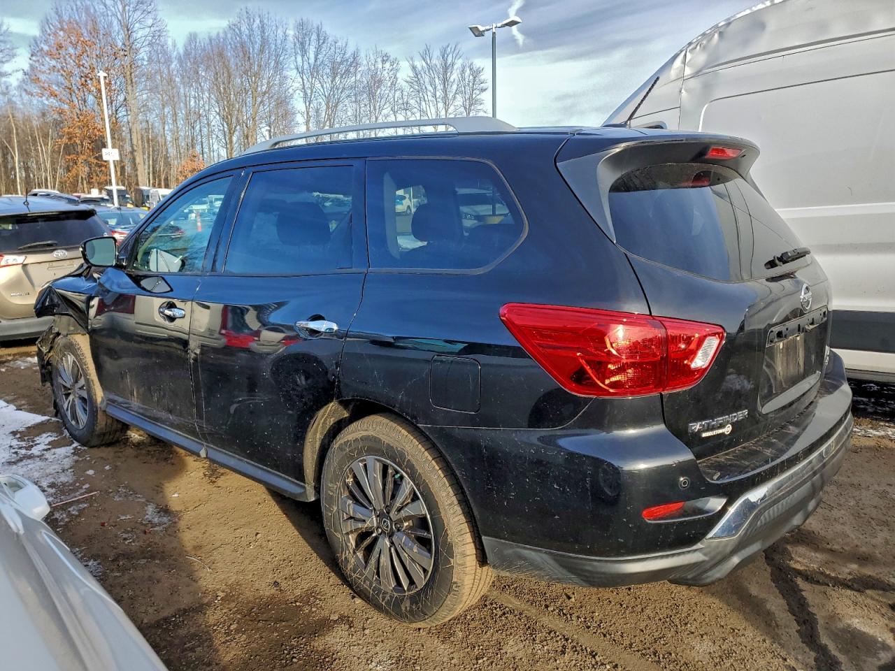 Lot #3311746723 2017 NISSAN PATHFINDER