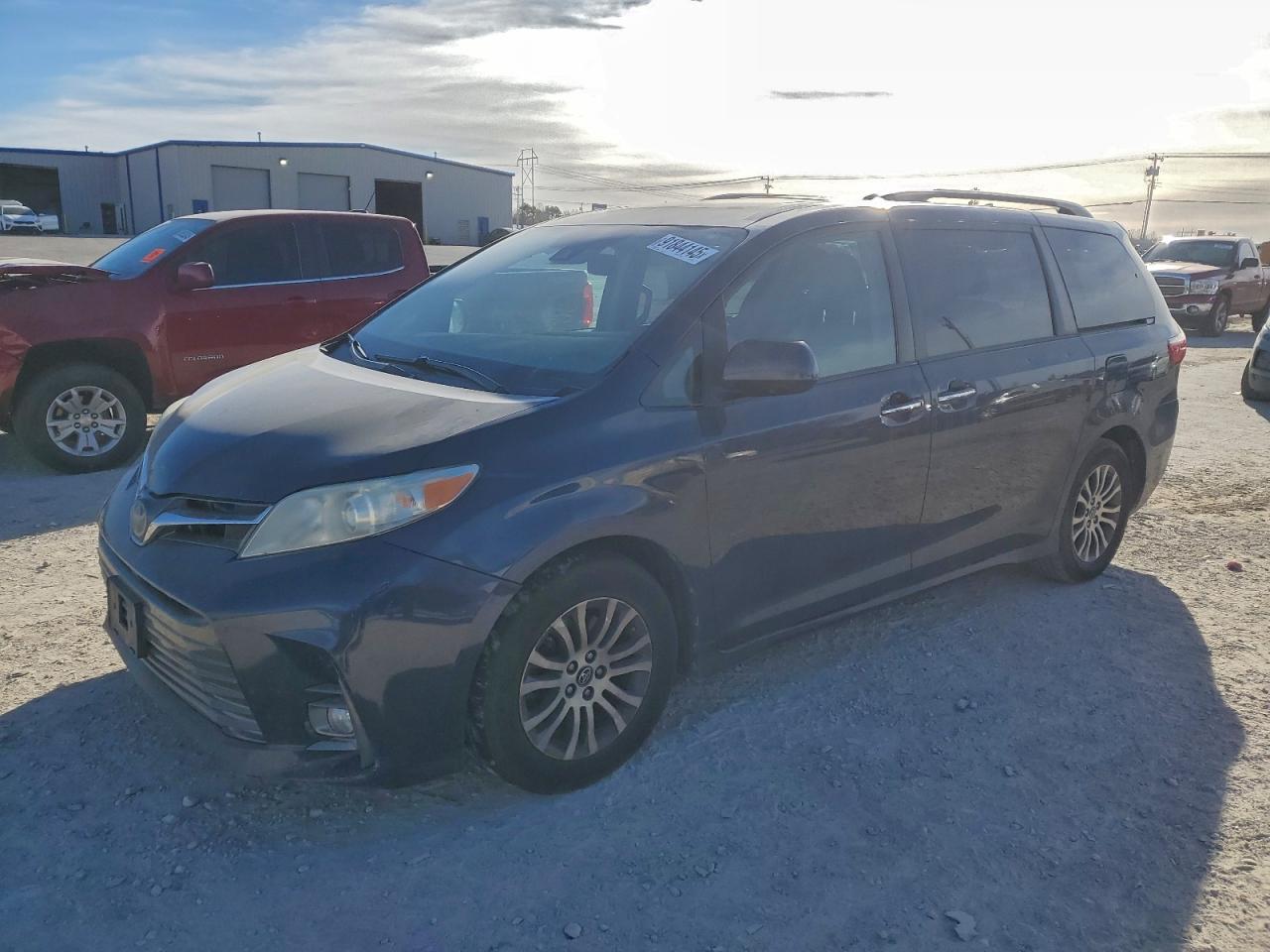 TOYOTA SIENNA XLE