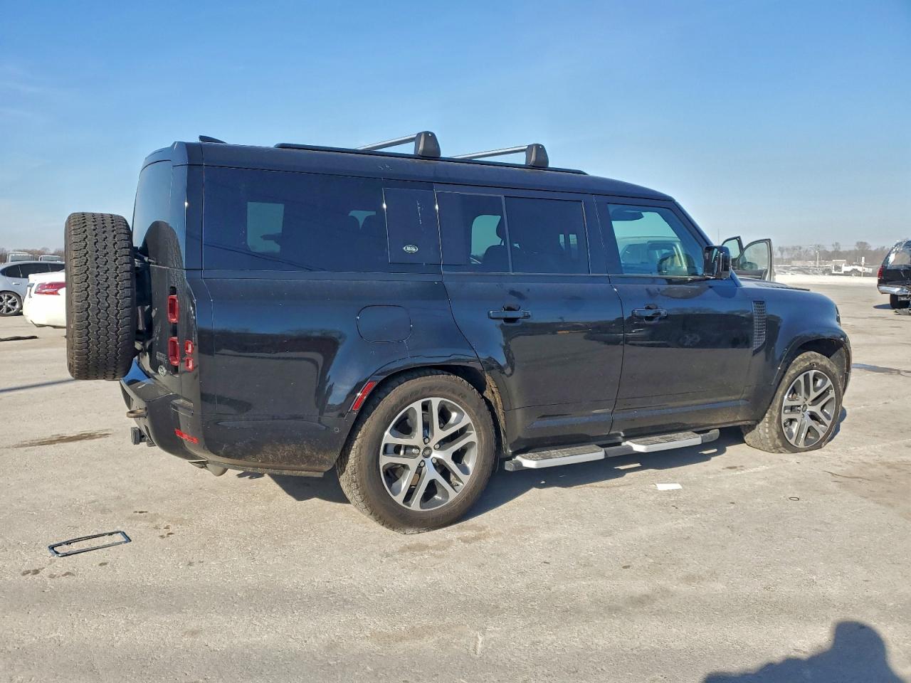 LAND ROVER DEFENDER 130 X-DYNAMIC SE