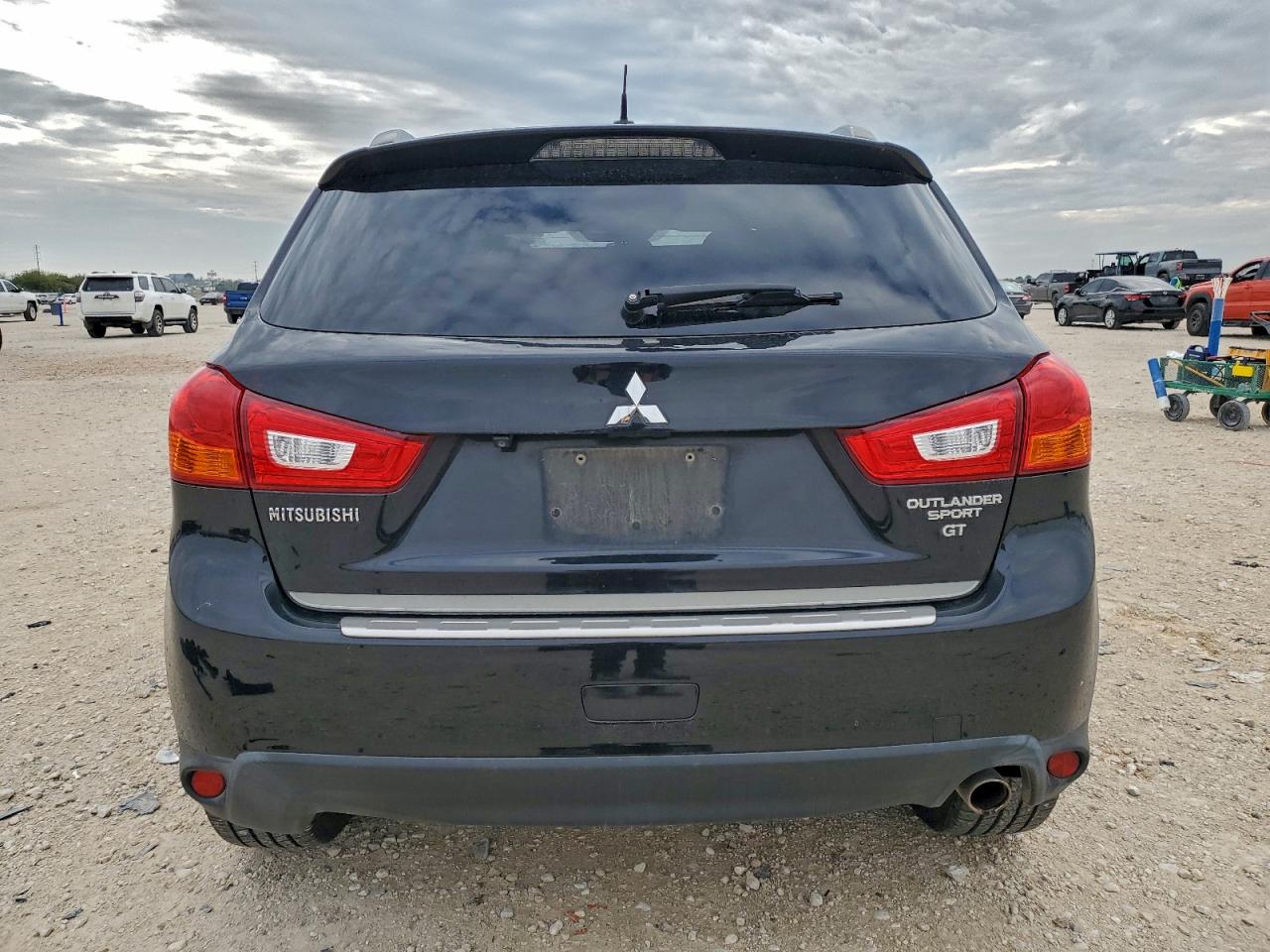 Lot #3311653256 2016 MITSUBISHI OUTLANDER