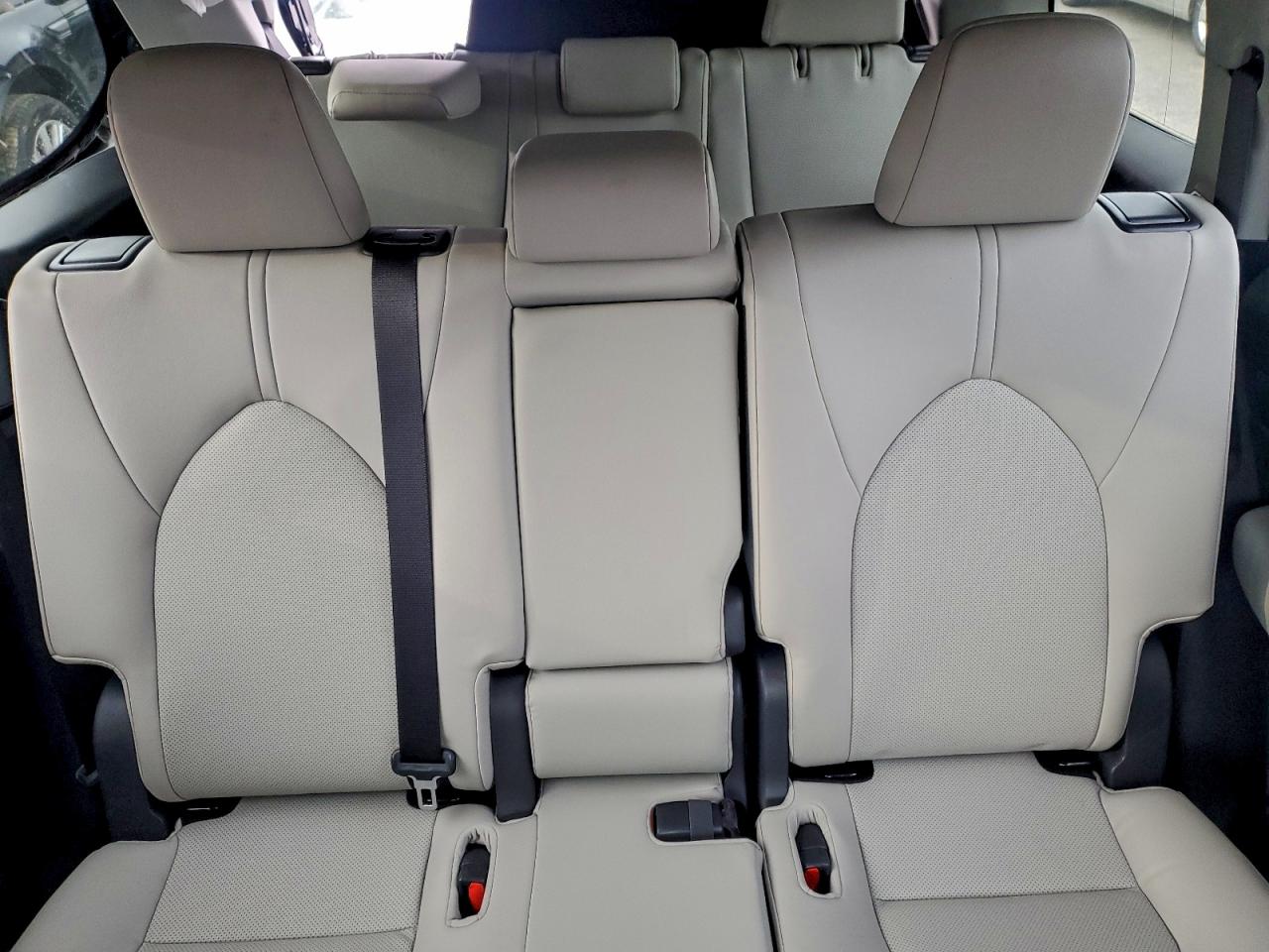 TOYOTA HIGHLANDER LE