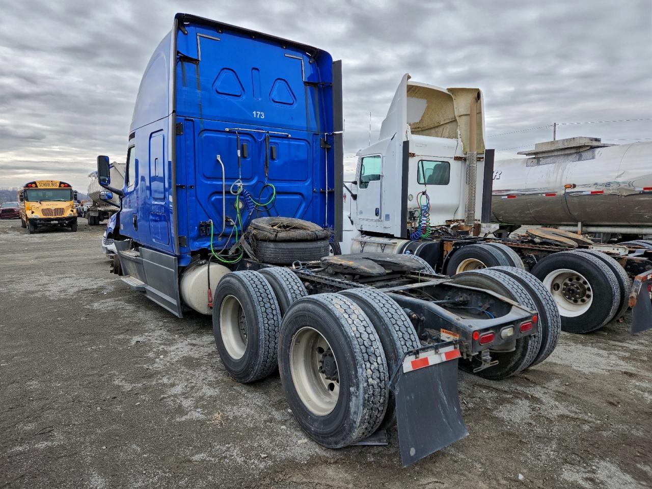 Lot #3315672771 2019 FREIGHTLINER CASCADIA 1