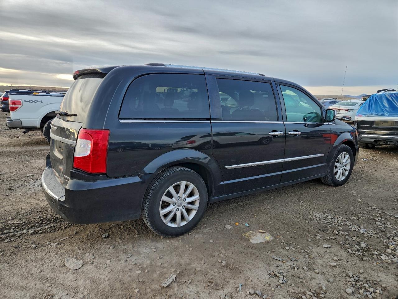 Lot #3309624057 2015 CHRYSLER TOWN & COU
