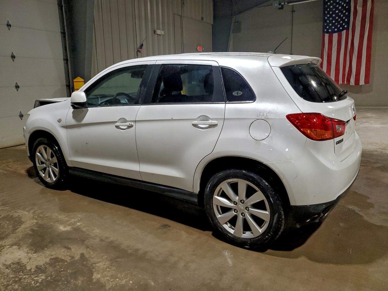 MITSUBISHI OUTLANDER SE