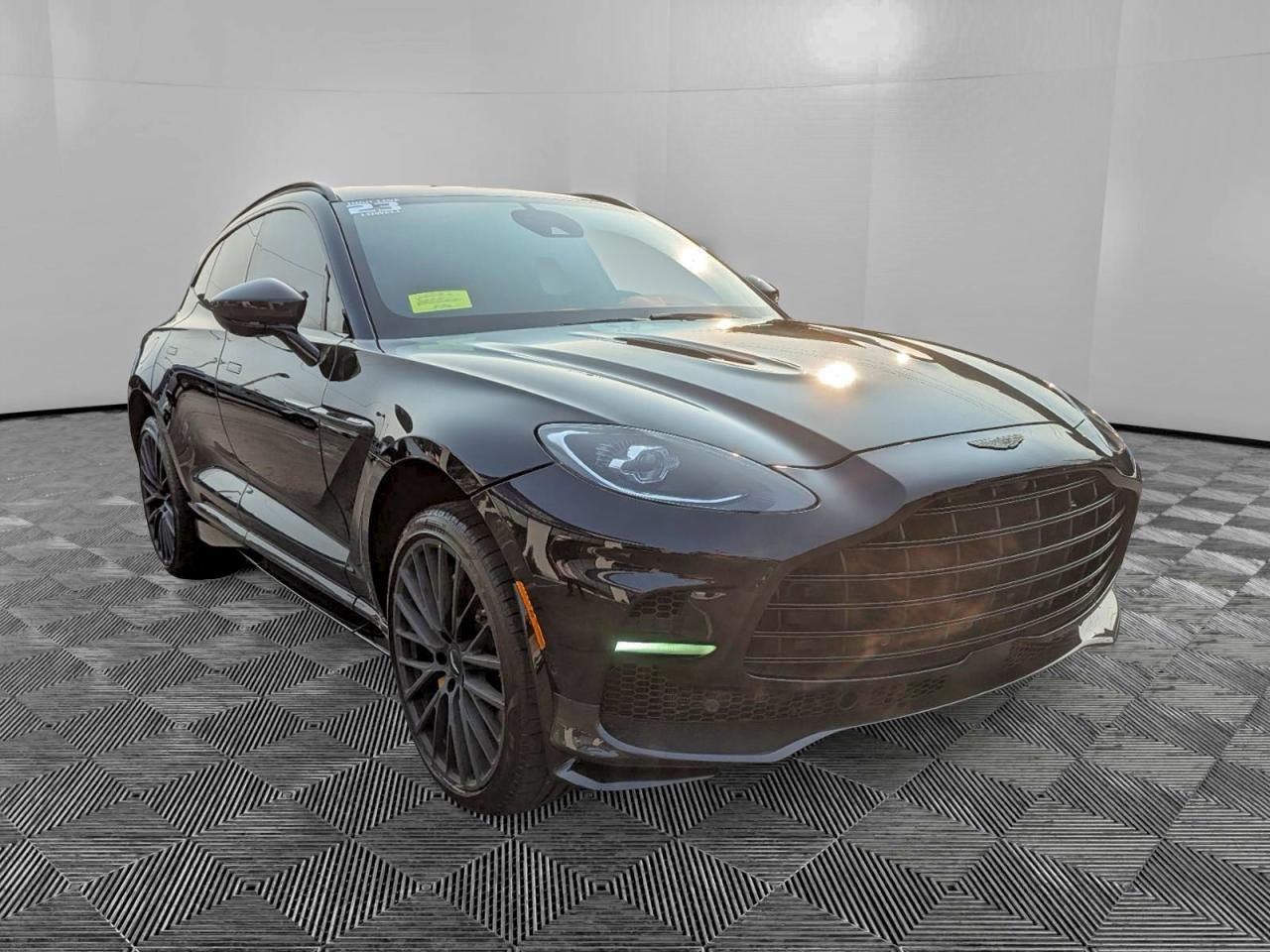 ASTON MARTIN DBX 707