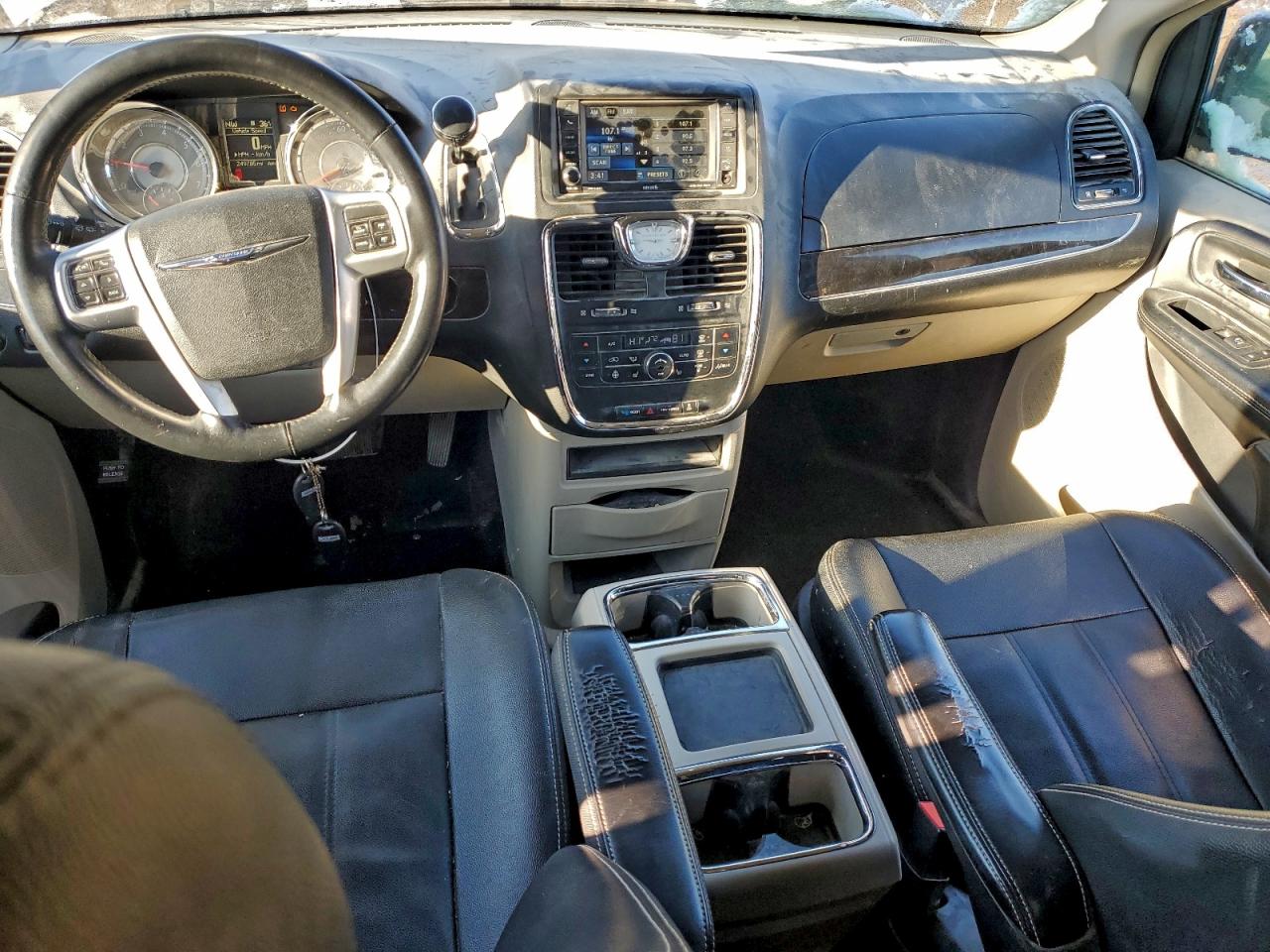 Lot #3308244195 2016 CHRYSLER TOWN & COU