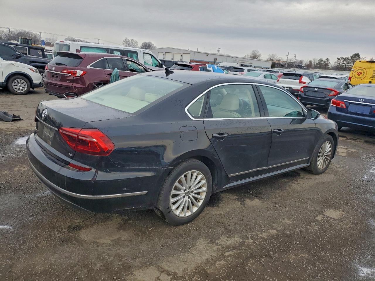 Lot #3304515518 2017 VOLKSWAGEN PASSAT SE