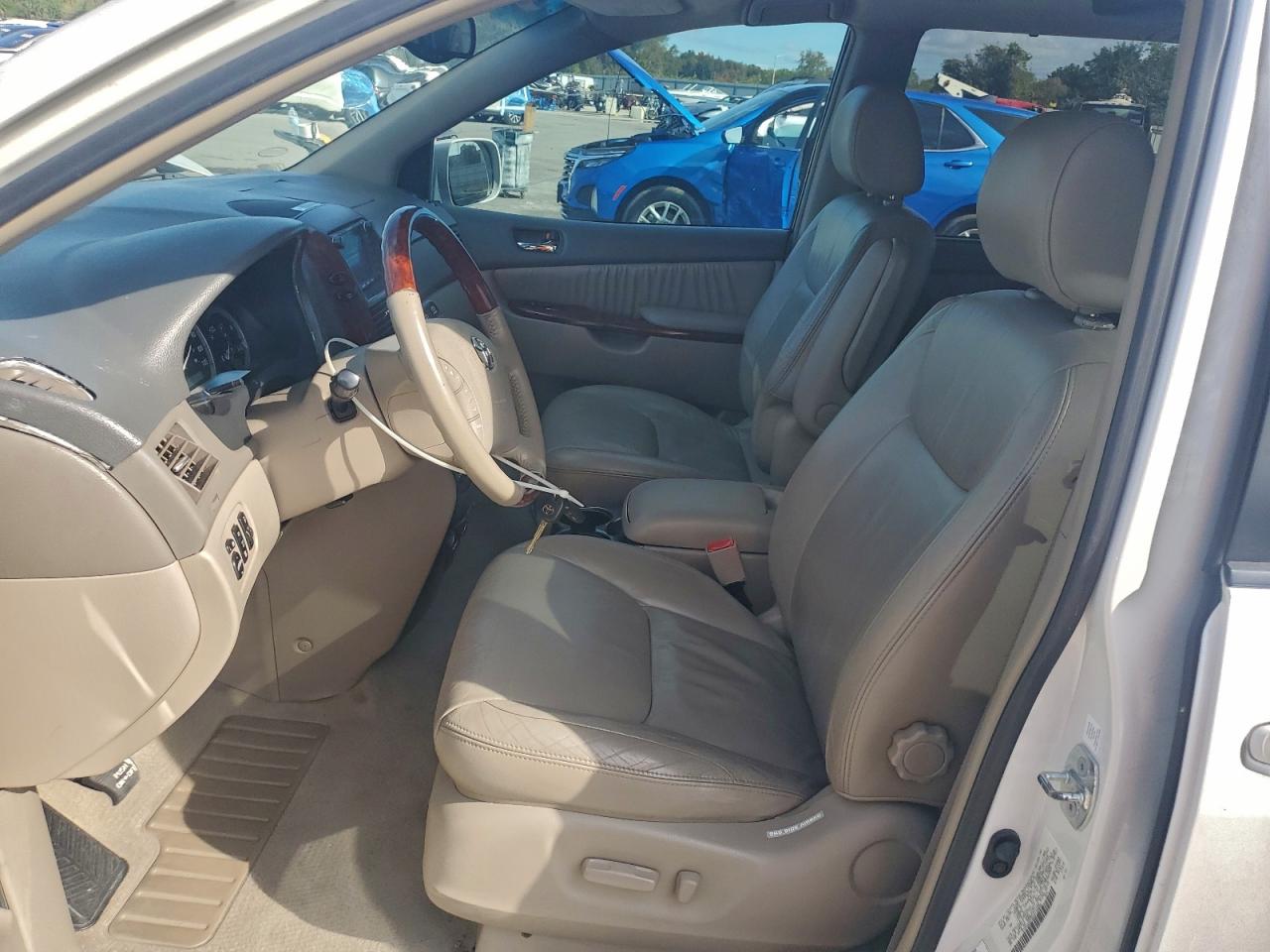 Lot #3309527591 2004 TOYOTA SIENNA XLE