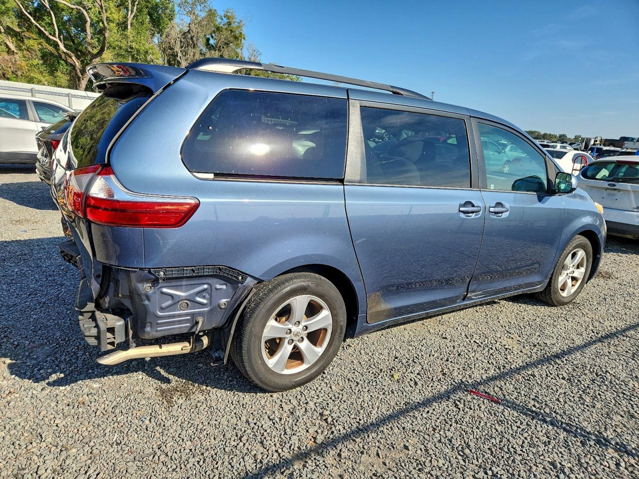 Lot #3315892149 2015 TOYOTA SIENNA LE