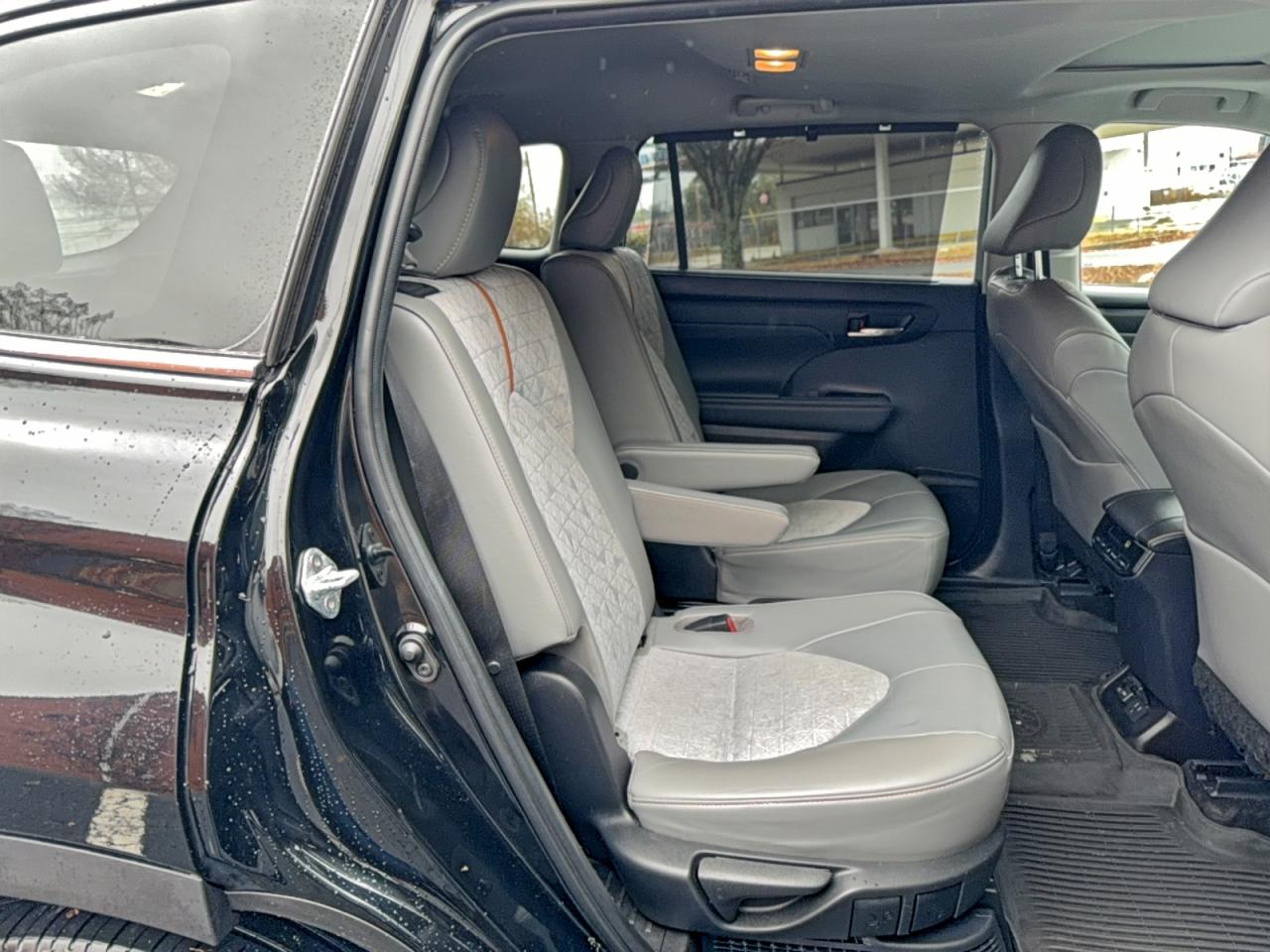 Lot #3302728109 2023 TOYOTA HIGHLANDER