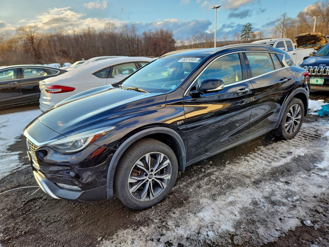 INFINITI QX30 BASE