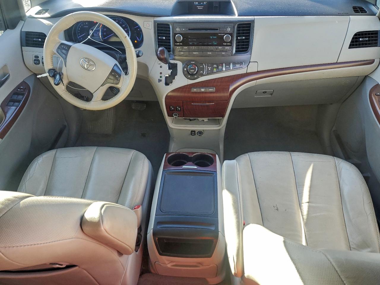 Lot #3311583840 2014 TOYOTA SIENNA XLE