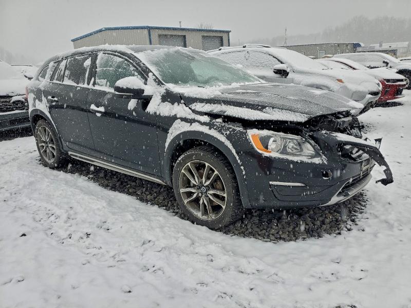 2018 VOLVO V60 CROSS #3311705238