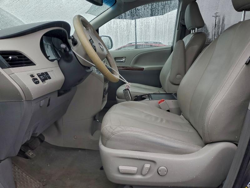 2013 TOYOTA SIENNA XLE #3311496267