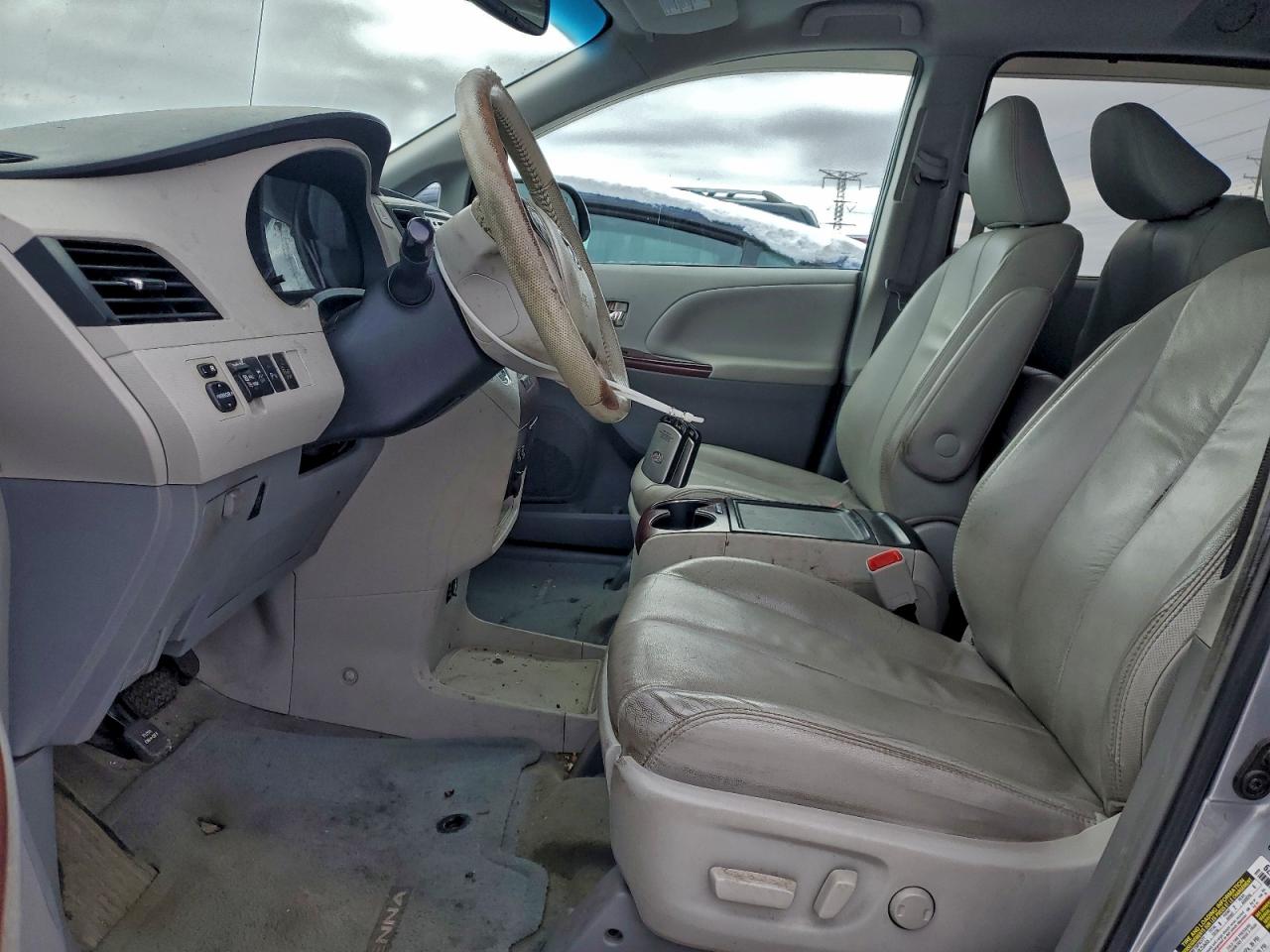 TOYOTA SIENNA XLE