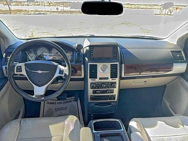 2010 CHRYSLER TOWN & COU #3301762369