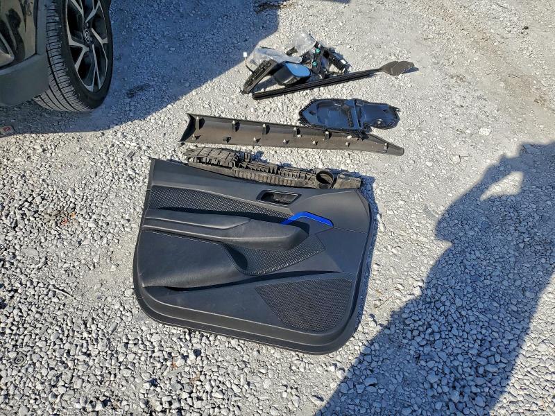 2020 TOYOTA C-HR XLE #3303885795