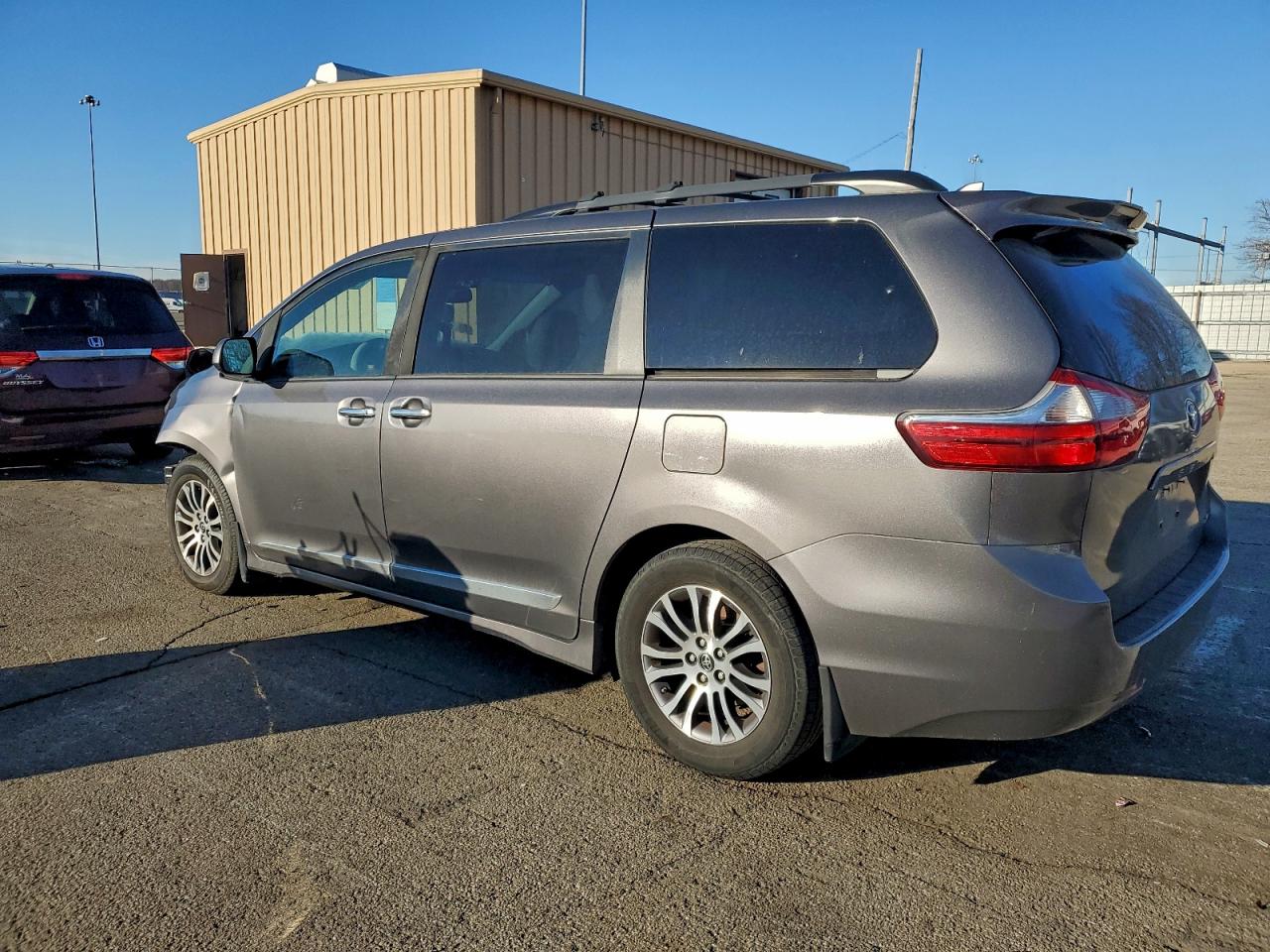 TOYOTA SIENNA XLE