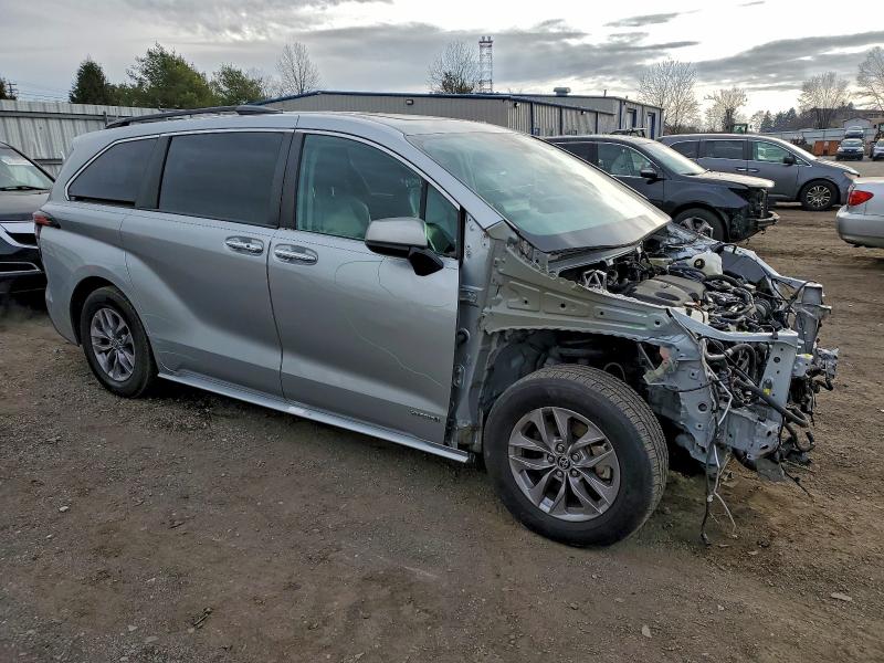 2021 TOYOTA SIENNA XLE #3310543082