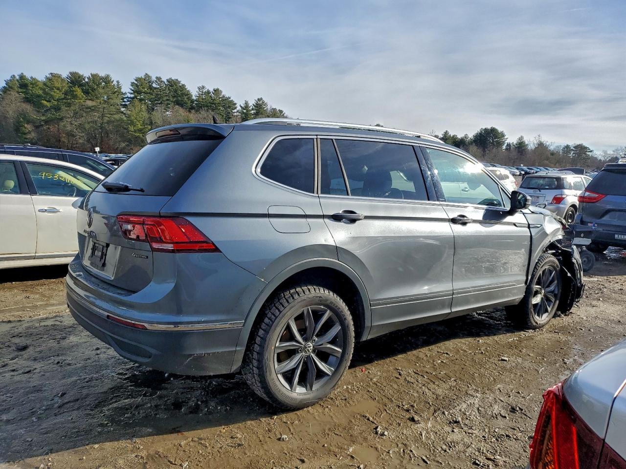 VOLKSWAGEN TIGUAN SE