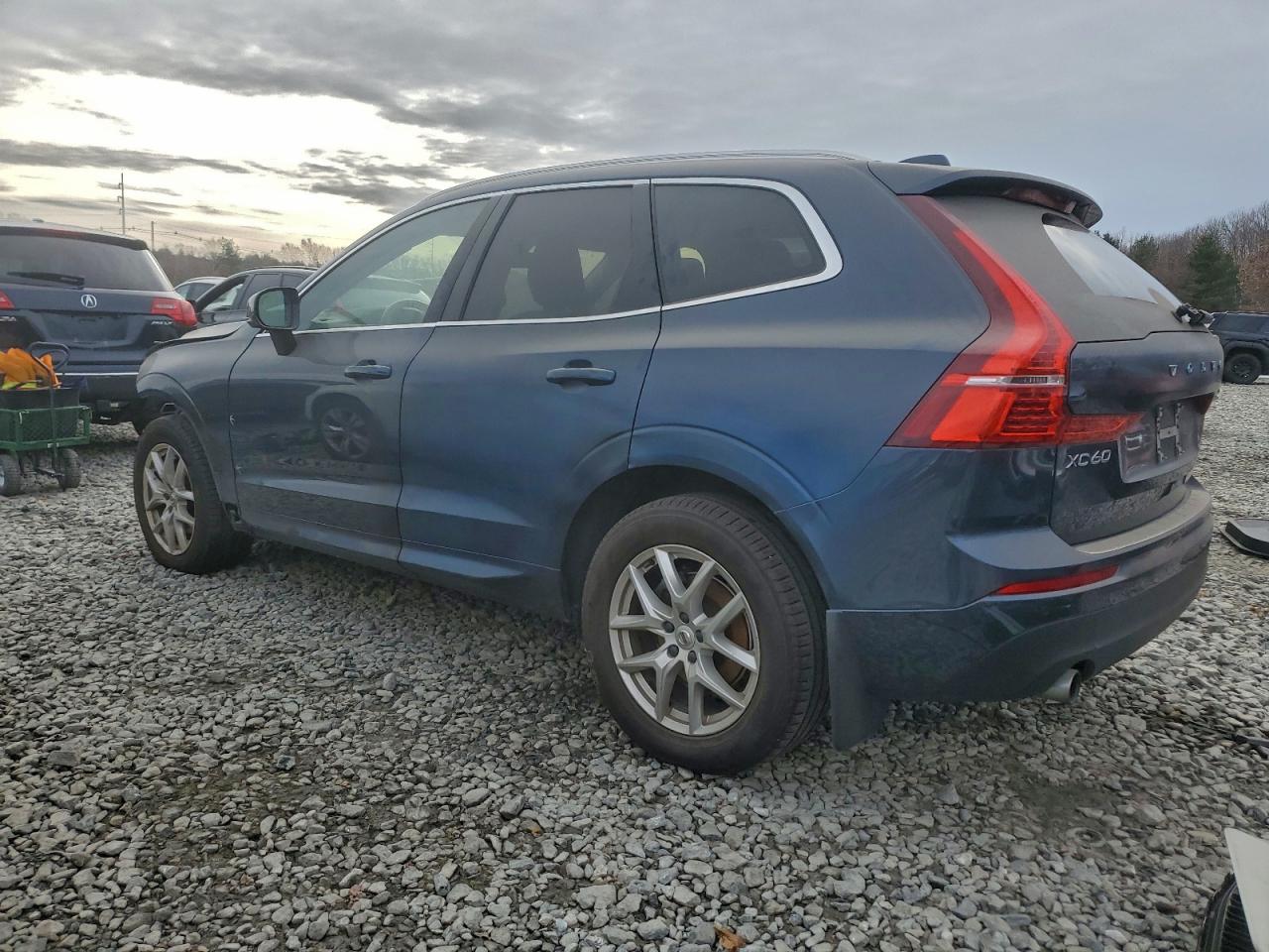 VOLVO XC60 T5 MOMENTUM