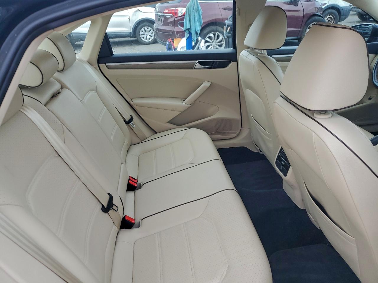 Lot #3304515518 2017 VOLKSWAGEN PASSAT SE