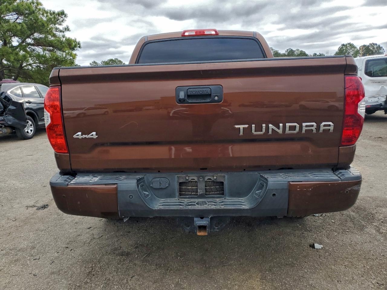 TOYOTA TUNDRA CREWMAX LIMITED