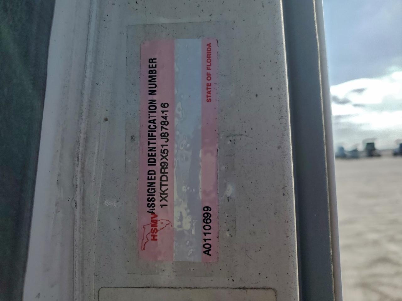 Lot #3315695715 2001 KENWORTH CONSTRUCTI