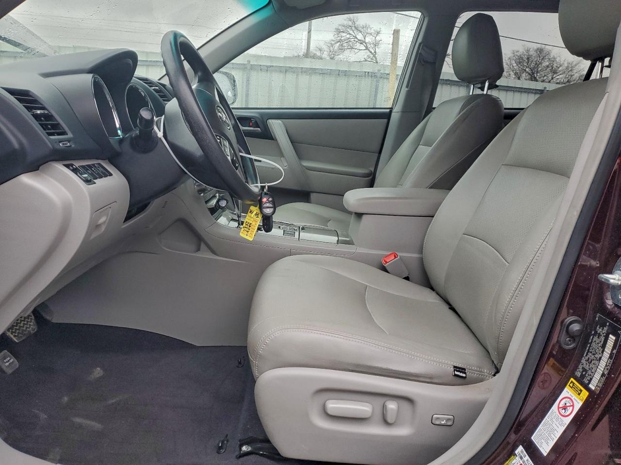 TOYOTA HIGHLANDER BASE