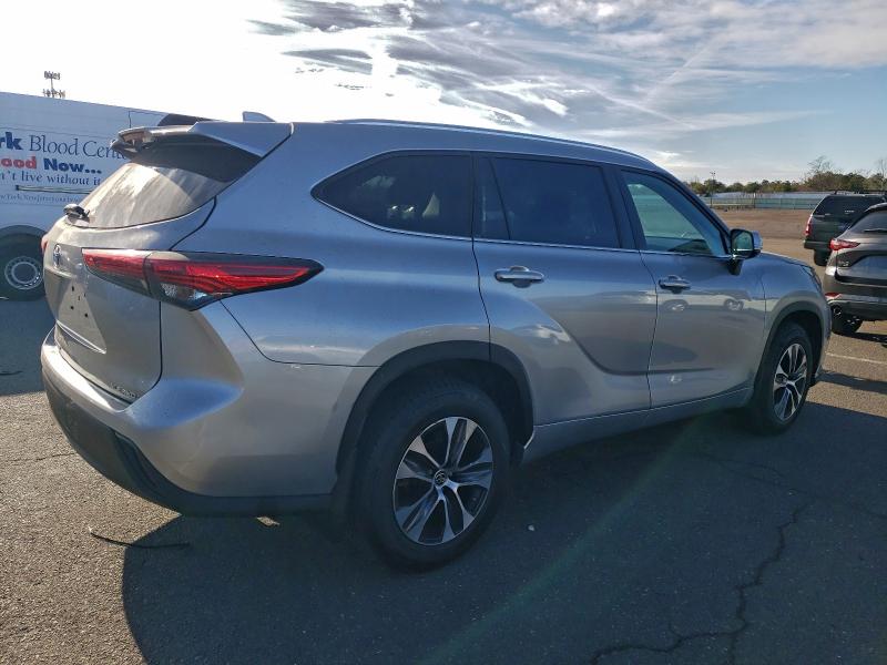 2021 TOYOTA HIGHLANDER XLE #3305304386